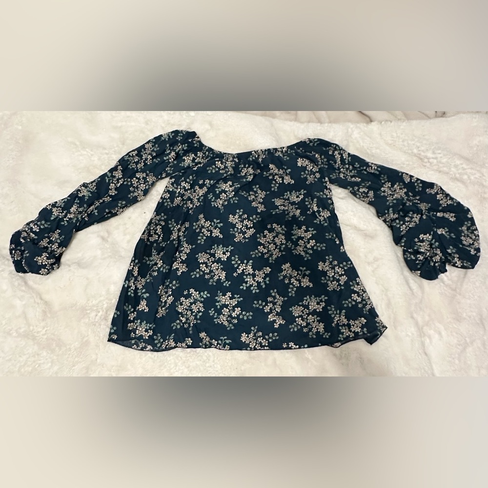Cute emerald long sleeved shirt with flowers, cute, hardly used, size small.